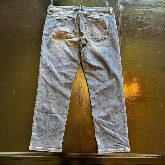 Banana Republic Size 10 Boyfriend Fit Mom Jean Wide Thigh Denim Jean Light wash - Picture 7 of 10